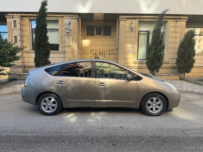 Toyota Prius-2