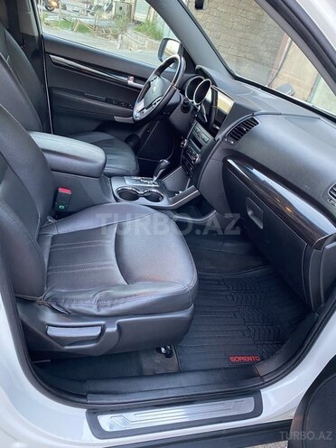 Kia Sorento-16