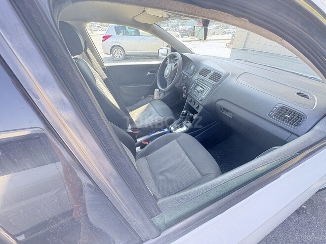 Volkswagen Polo 2013, 250,000 km - 1.6 l - Bakı