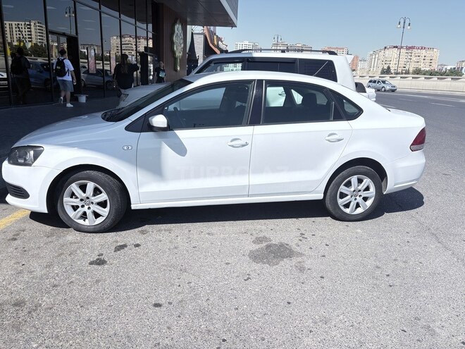 Volkswagen Polo 2013, 250,000 km - 1.6 l - Bakı