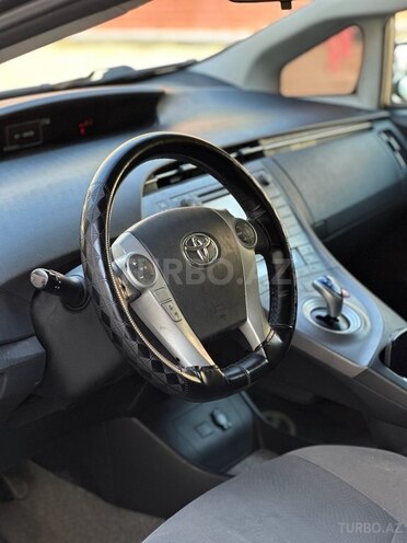 Toyota Prius-3