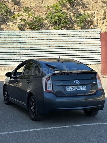 Toyota Prius-4