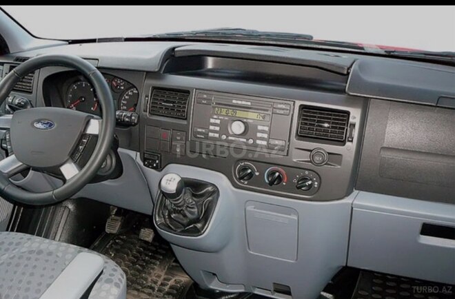 Ford Transit-5