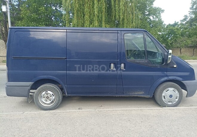 Ford Transit-4