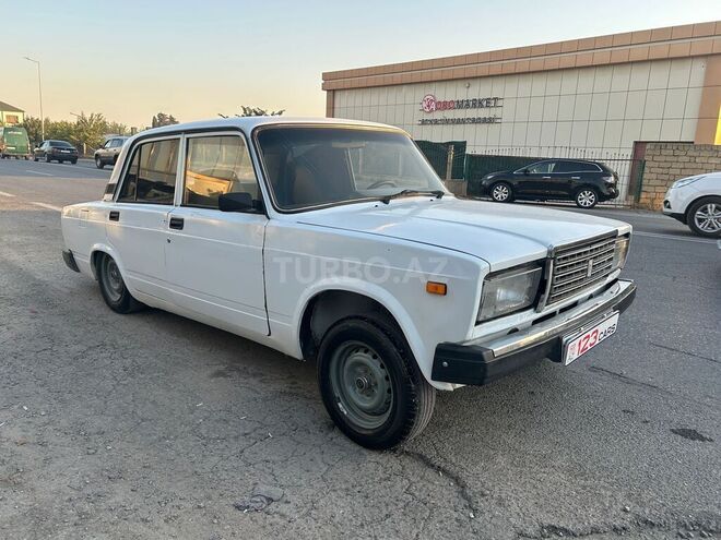LADA (VAZ) 2107-1