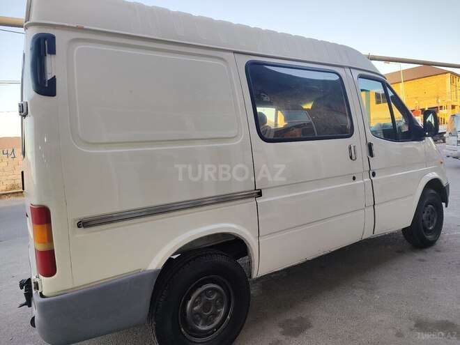 Ford Transit-3