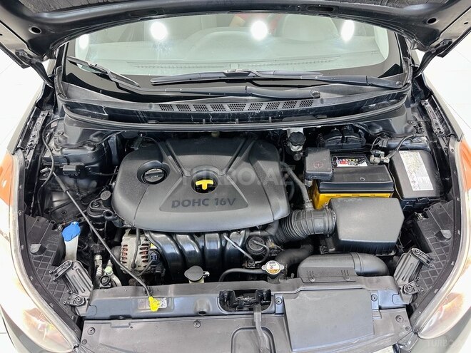 Hyundai Elantra-6