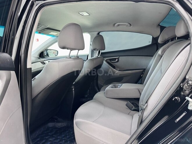 Hyundai Elantra-14