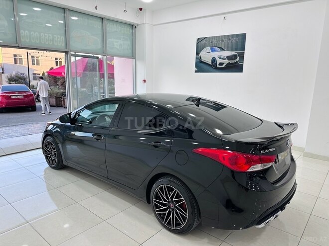 Hyundai Elantra-17