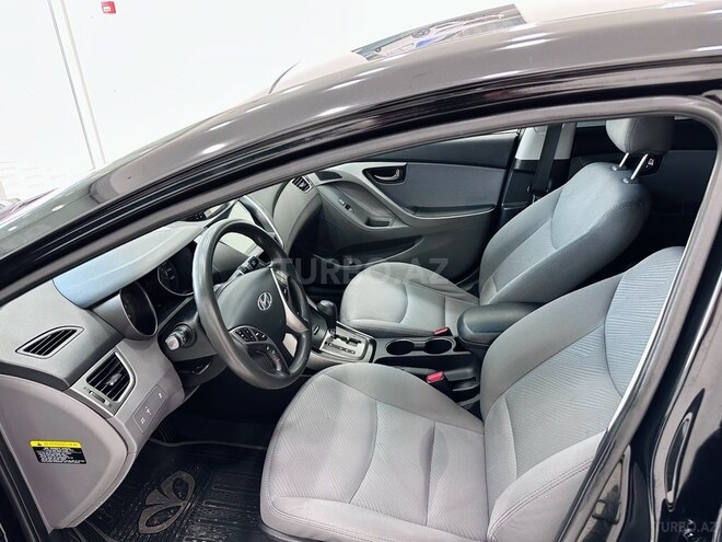 Hyundai Elantra-15