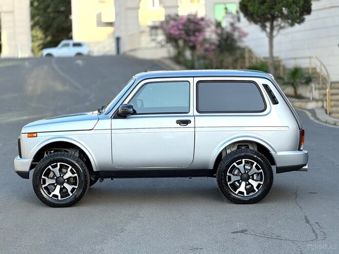 LADA (VAZ) Niva-9