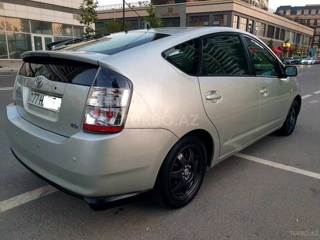 Toyota Prius-12