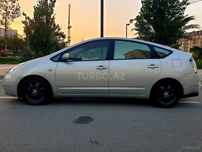 Toyota Prius-7