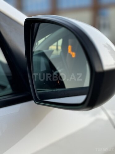 Hyundai Elantra-12