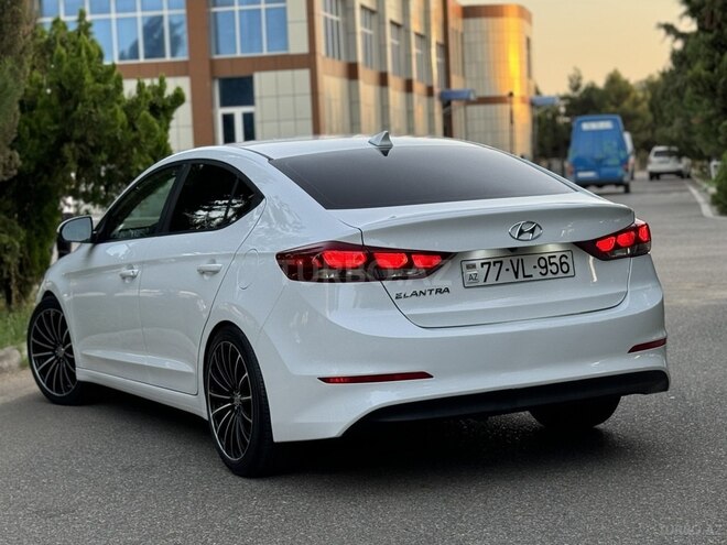 Hyundai Elantra-6