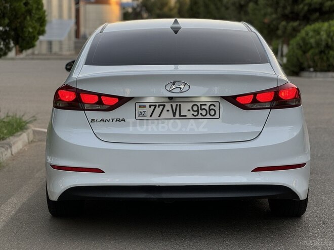 Hyundai Elantra-9