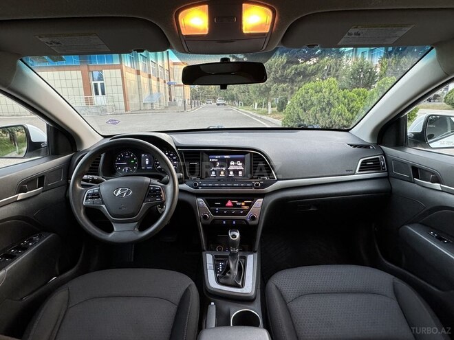 Hyundai Elantra-16
