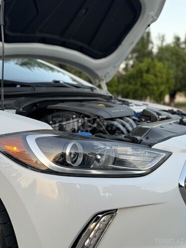 Hyundai Elantra-13