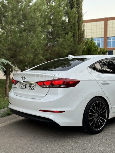 Hyundai Elantra-8