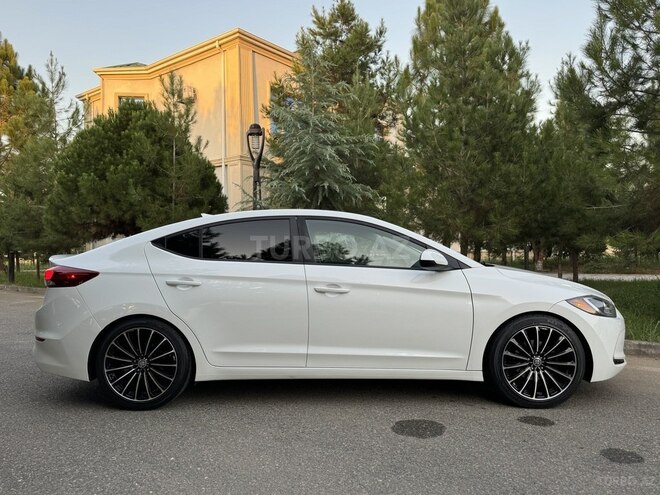 Hyundai Elantra-5