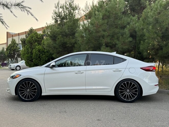 Hyundai Elantra-4