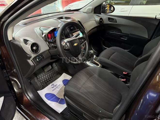 Chevrolet Aveo-10
