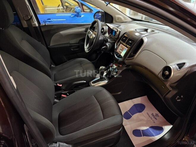 Chevrolet Aveo-12