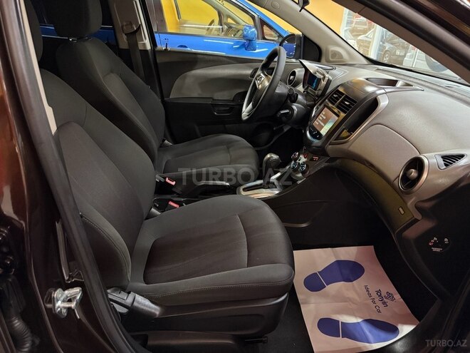 Chevrolet Aveo-13