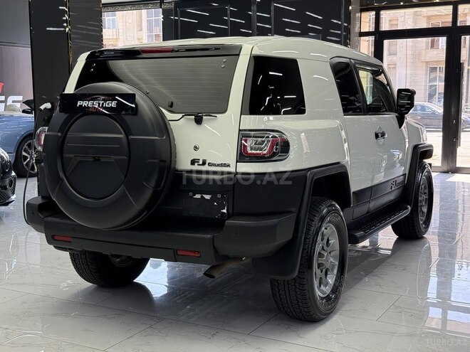 Toyota FJ Cruiser-5