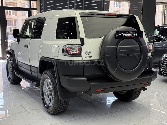 Toyota FJ Cruiser-6