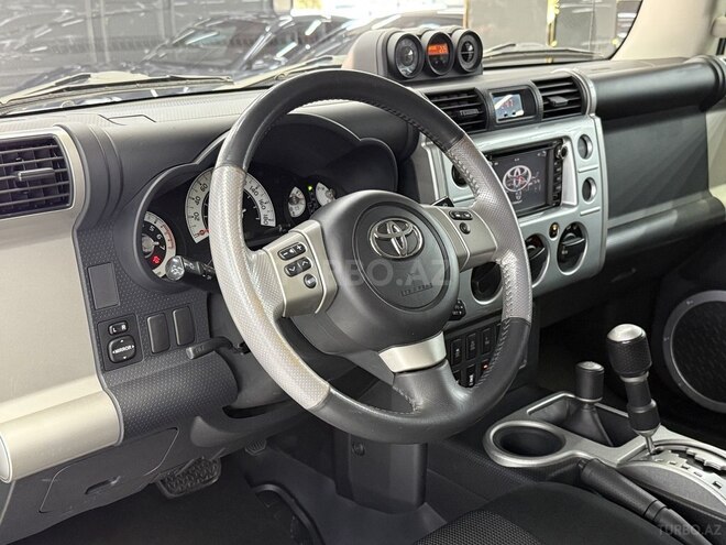 Toyota FJ Cruiser-8
