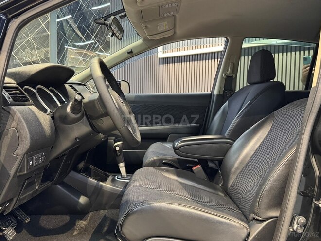 Nissan Tiida-12