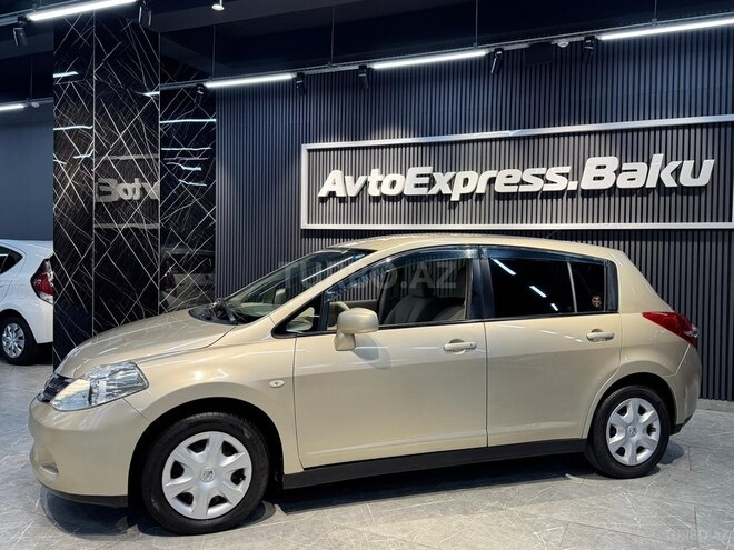 Nissan Tiida-13