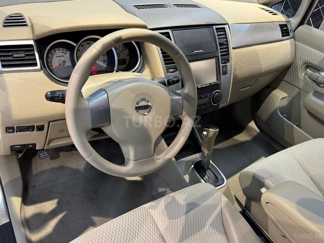 Nissan Tiida-16