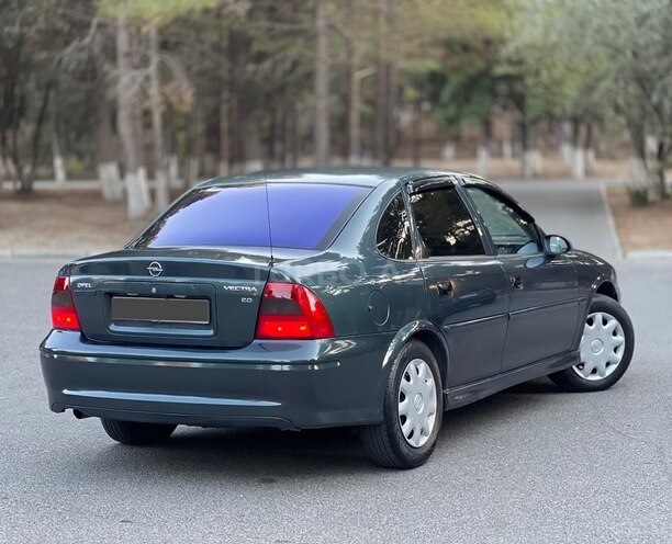 Opel Vectra 2001, 250,000 km - 2.0 l - Bakı