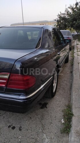 Mercedes E 200 1996, 298,000 km - 2.0 л - Şirvan