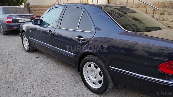 Mercedes E 200 1996, 298,000 km - 2.0 л - Şirvan