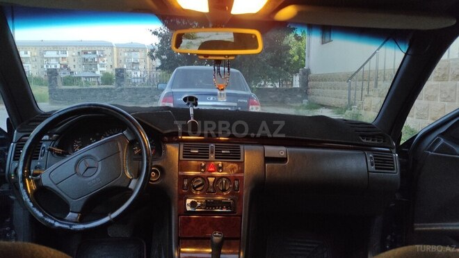 Mercedes E 200 1996, 298,000 km - 2.0 л - Şirvan