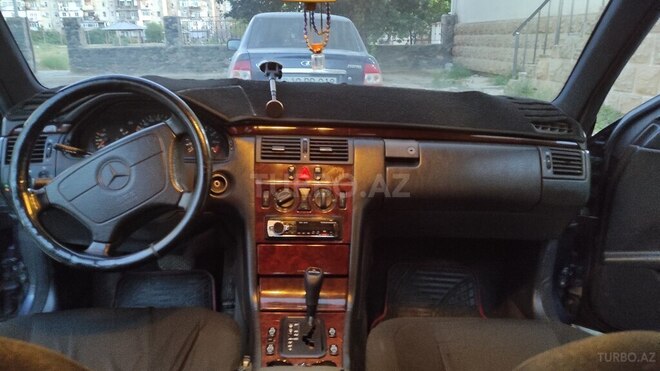 Mercedes E 200 1996, 298,000 km - 2.0 л - Şirvan