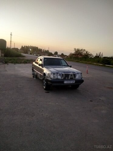Mercedes 190 1985, 200,000 km - 2.0 l - Salyan