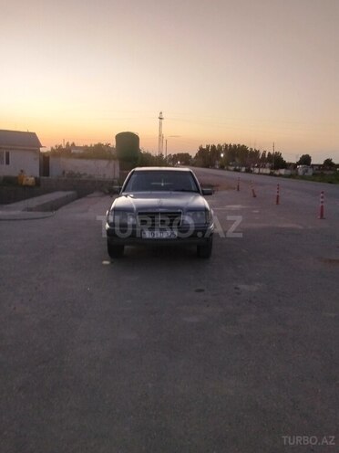 Mercedes 190 1985, 200,000 km - 2.0 l - Salyan