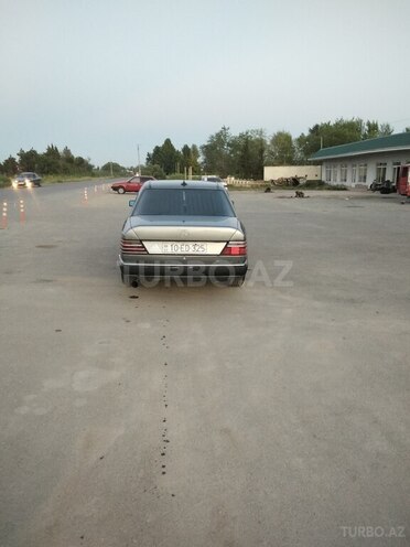 Mercedes 190 1985, 200,000 km - 2.0 l - Salyan