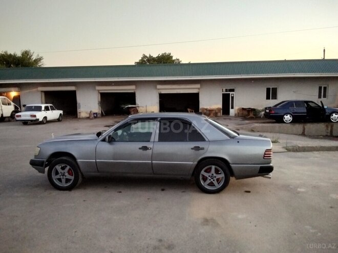 Mercedes 190 1985, 200,000 km - 2.0 l - Salyan