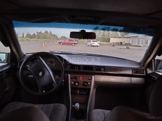 Mercedes 190 1985, 200,000 km - 2.0 l - Salyan