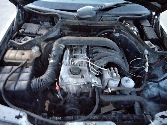 Mercedes 190 1985, 200,000 km - 2.0 l - Salyan