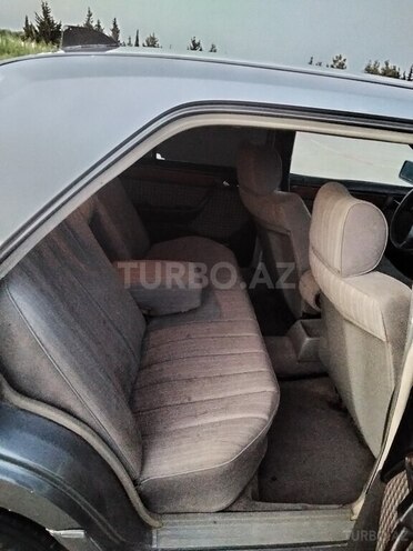 Mercedes 190 1985, 200,000 km - 2.0 l - Salyan