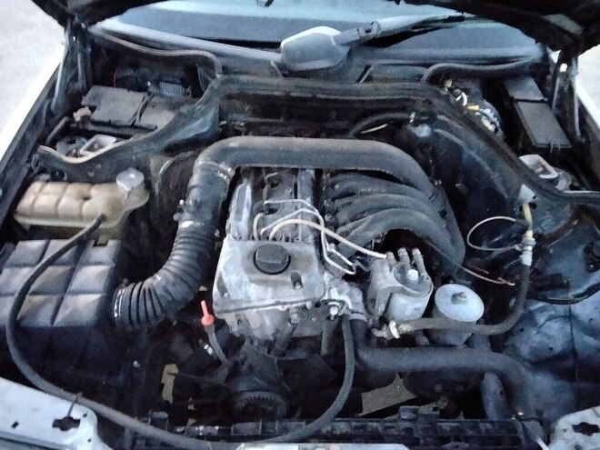 Mercedes 190 1985, 200,000 km - 2.0 l - Salyan