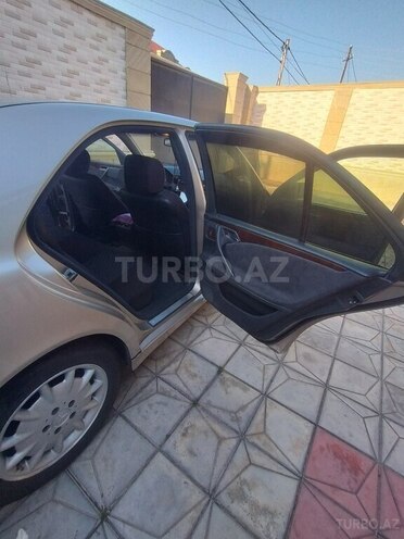 Mercedes E 240 1999, 375,000 km - 2.4 l - Bakı