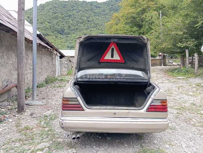 Mercedes E 300 d 1991, 500,000 km - 3.0 л - Qax