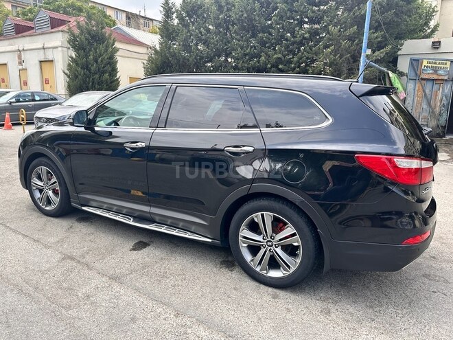 Hyundai Grand Santa Fe-2